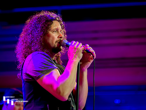 Paul Manzi on vocals