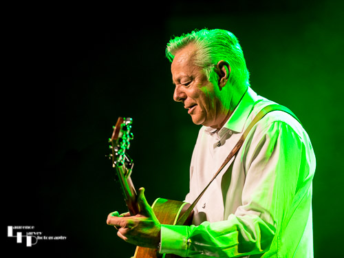 Tommy Emmanuel on guitar