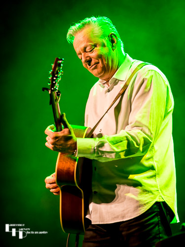 Tommy Emmanuel on guitar