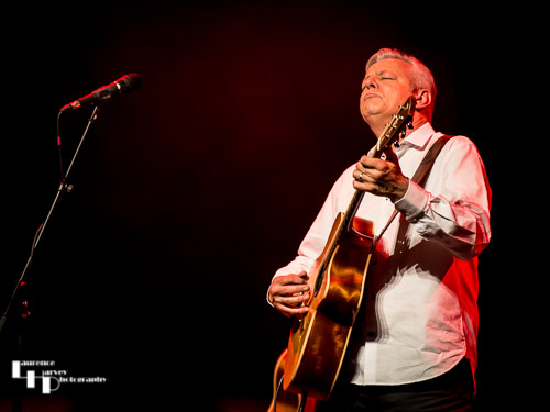 Tommy Emmanuel on guitar