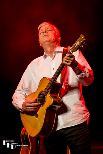 Tommy Emmanuel on guitar