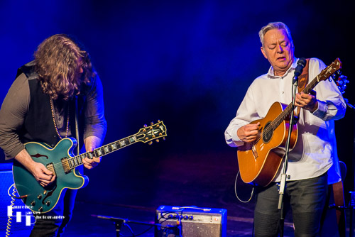 Tommy Emmanuel & guest J D Simo on guitar