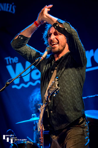 Wille Edwards on vocals & guitar