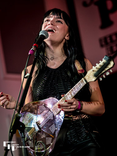 Grace Bond on mandolin & vocals
