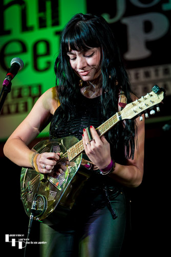 Grace Bond on mandolin & vocals