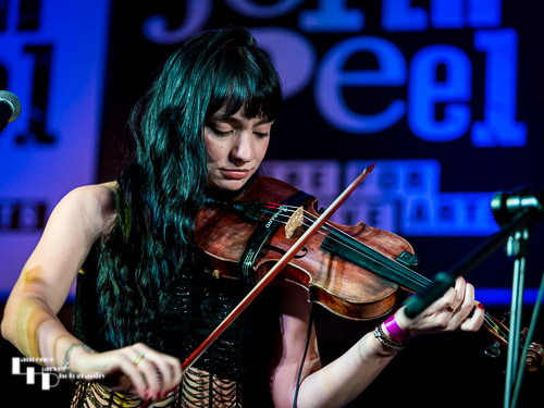 Grace Bond on fiddle & vocals