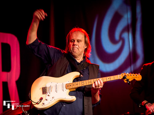 Walter Trout on vocals & guitar