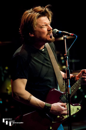 David James Smith on vocals & guitar