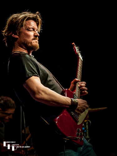 David James Smith on vocals & guitar