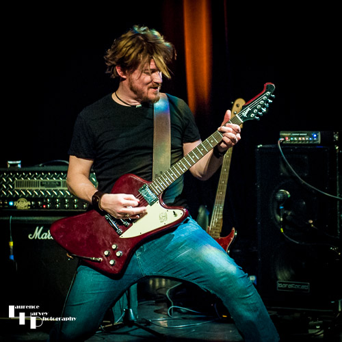 David James Smith on vocals & guitar