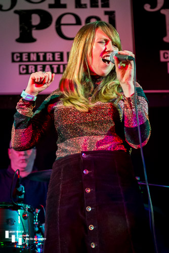 Lauren Dove on vocals