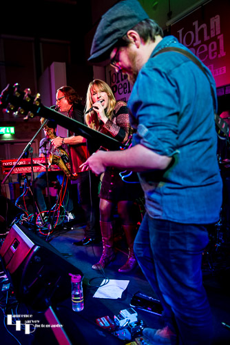 Lauren Dove on vocals & Mark ‘Boweevil’ Howes on guitar