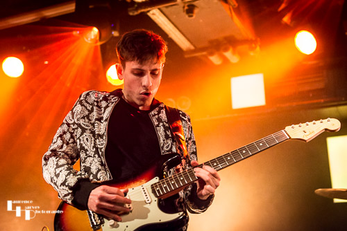Félix Rabin on vocals & guitar