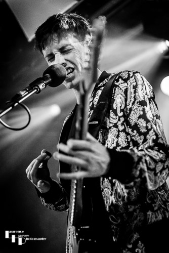 Félix Rabin on vocals & guitar