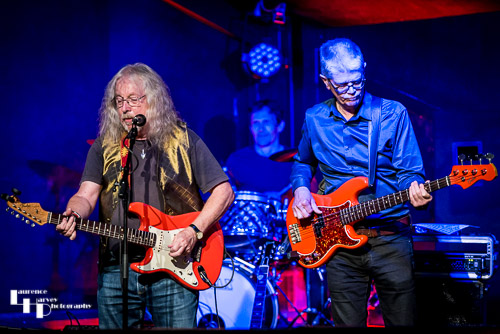 Dave Thomas on guitar & vocals, Malcolm Jackson on bass