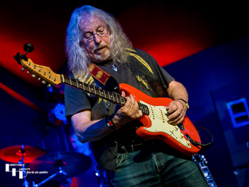 Dave Thomas on guitar & vocals