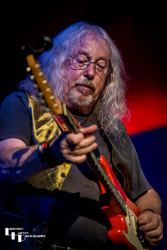 Dave Thomas on guitar & vocals