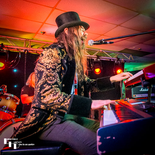 Marcel Kunkel on vocals & keys