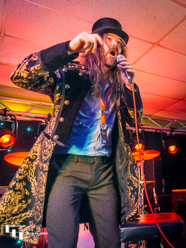 Marcel Kunkel on vocals & keys
