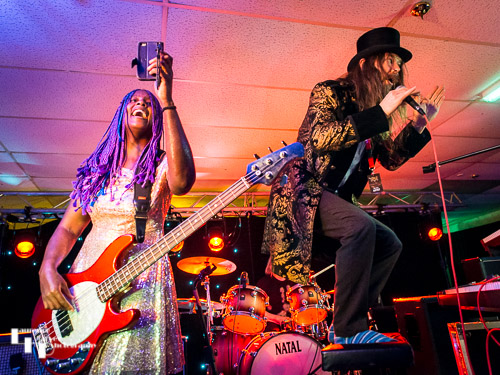 Marcel Kunkel on vocals & keys, Claudia McKenzie on bass