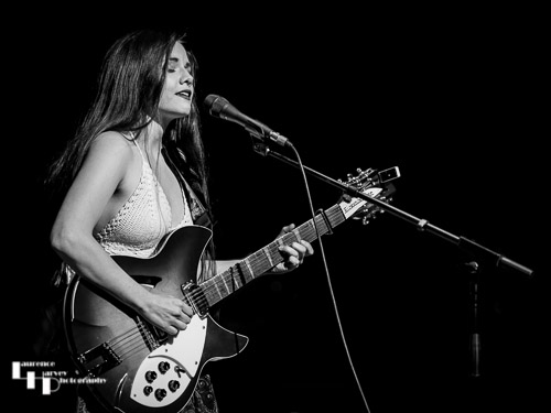 Arielle on vocals & guitar
