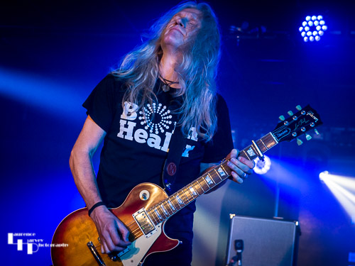 Born Healer: Iain Black on guitar