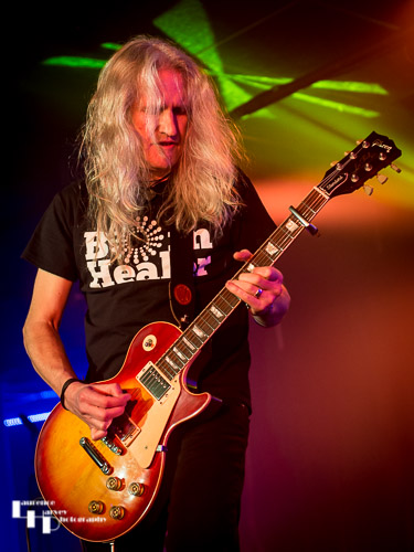 Born Healer: Iain Black on guitar