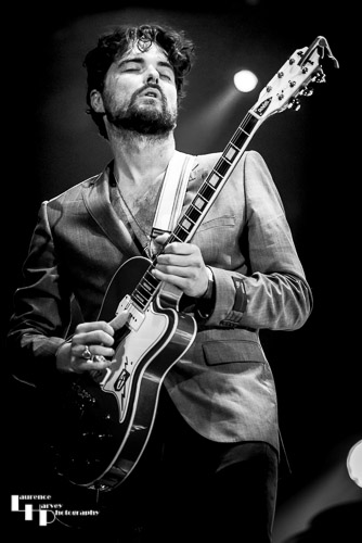 Marco Cinelli on guitar & vocals