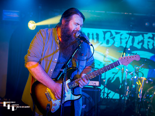 Christy O'Hanlon on vocals & guitar