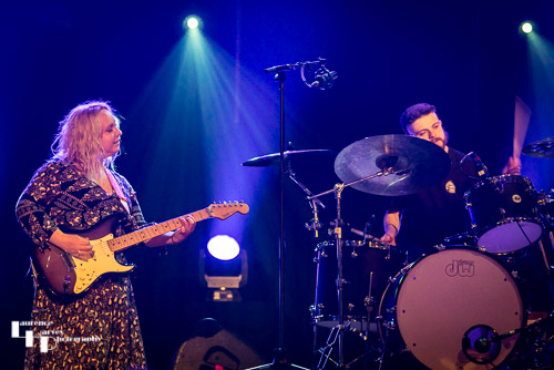 Chantel McGregor on vocals & guitar, Tom Gardner on drums