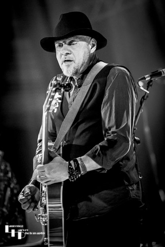 Jake Zaitz on guitar