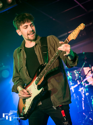 Félix Rabin on vocals & guitar