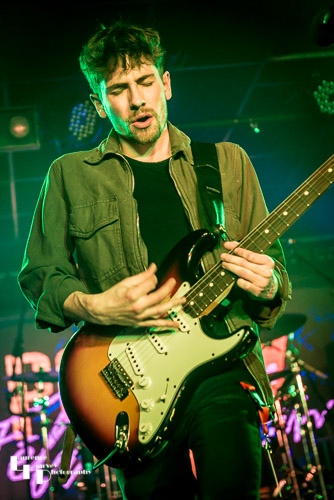 Félix Rabin on vocals & guitar