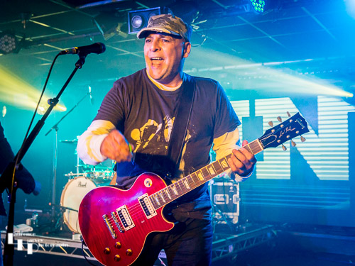 Giuliano Gizzi on guitar