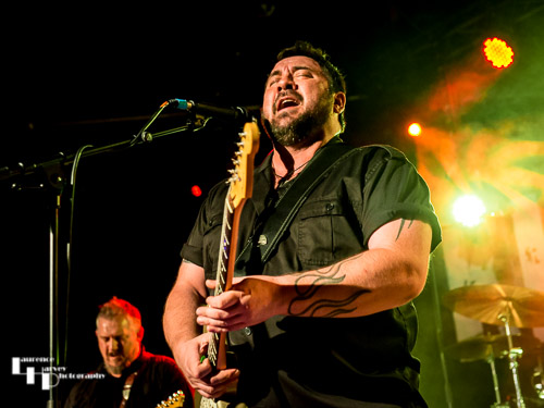 Alan Nimmo on guitar & vocals