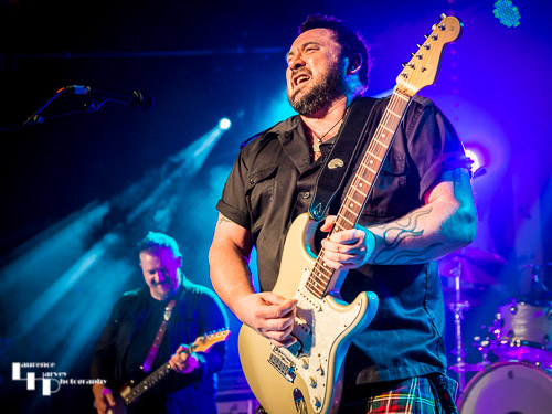 Alan Nimmo on guitar & vocals