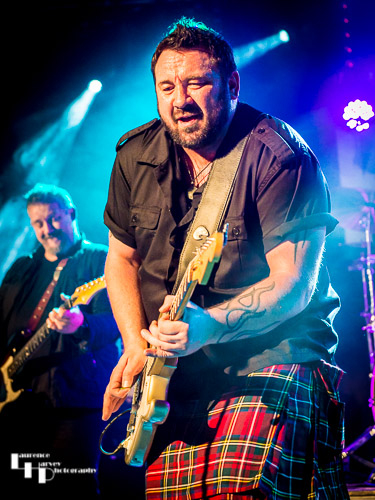 Alan Nimmo on guitar & vocals