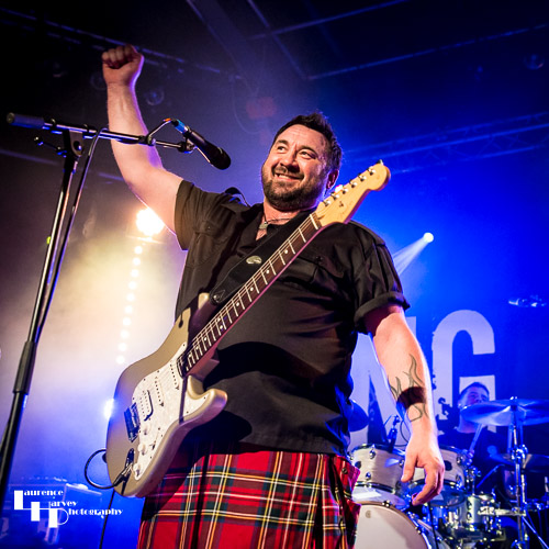 Alan Nimmo on guitar & vocals