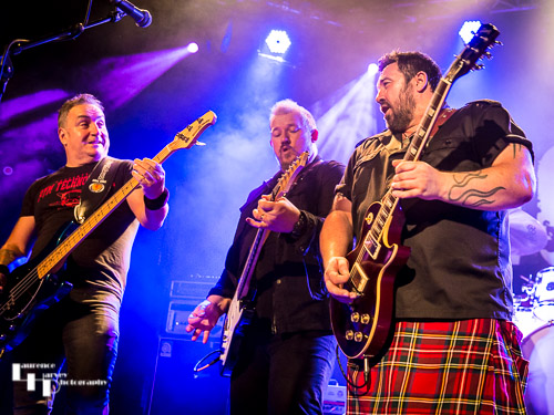 Alan Nimmo & Stevie Nimmo on guitar, Zander Greenshields on bass