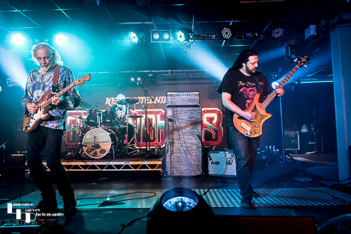 Chris D'Avoine on vocals & guitar, Latch Manghat on bass