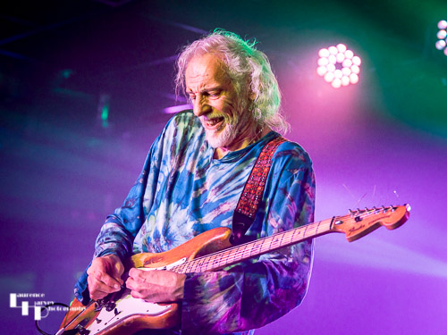Chris D'Avoine on vocals & guitar