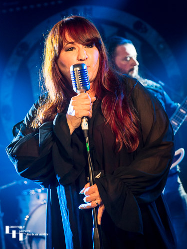 Lee Ainley on vocals