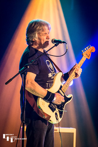 Ryk Mead on guitar & vocals