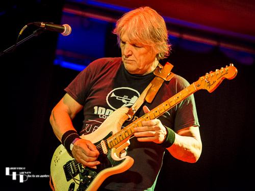 Ryk Mead on guitar & vocals