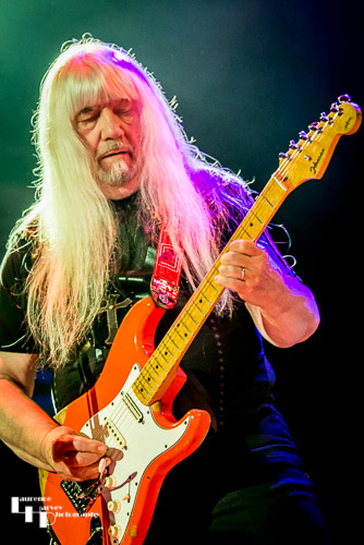 Andy Scott on guitar