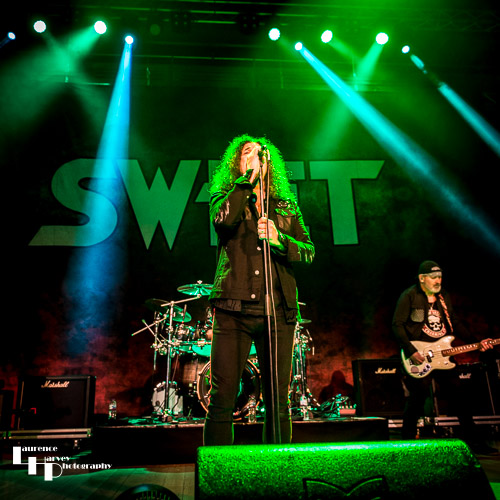 Paul Manzi on vocals
