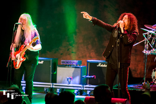 Andy Scott on guitar & vocals & Paul Manzi on vocals