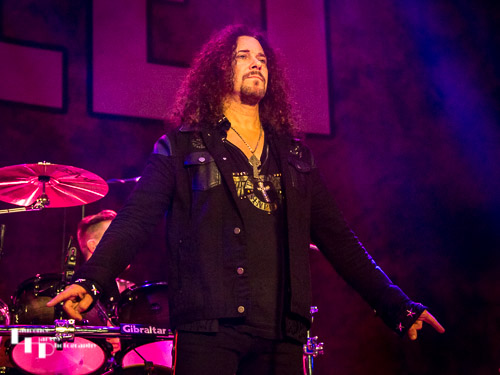 Paul Manzi on vocals