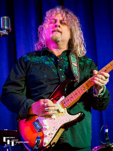 Alan McWhirter on vocals & guitar
