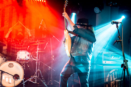 Tom Kilner Band: Tom Killner on vocals & guitar